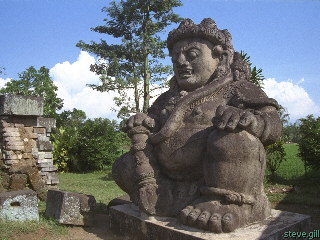 [Pic: fat statue] 