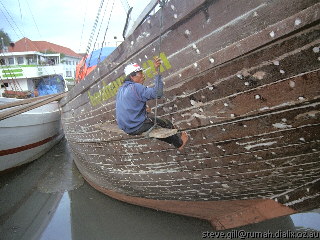 [Pic: Painting a penisi] 